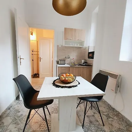 Apartment Aida *