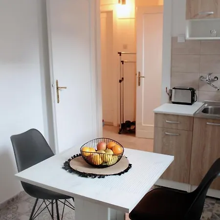Apartment Aida *