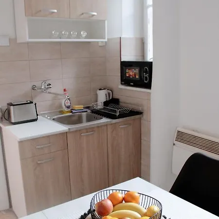 Apartment Aida *